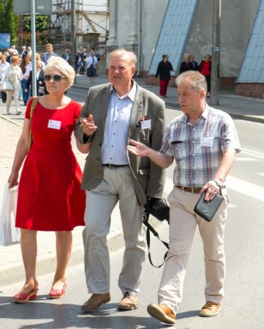 Przemarsz uczestników Jubileuszu Szkoły